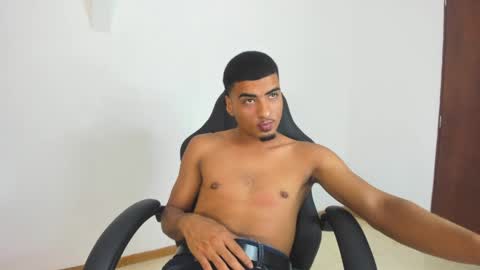 Snapshot of angel_nicolas chatting on May 22, 8:47 pm ANGEL online show from May 22, 8:47 pm