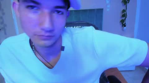 Snapshot of angel_of_sinn chatting on April 11, 5:12 am angel_of_sinn online show from April 11, 5:12 am