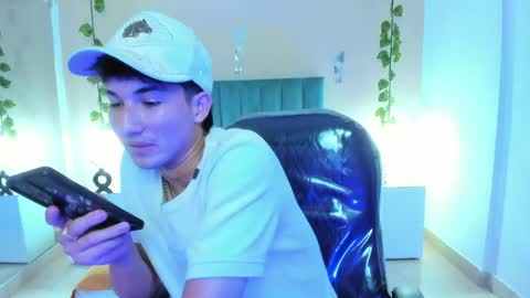 Snapshot of angel_of_sinn chatting on April 11, 7:45 am angel_of_sinn online show from April 11, 7:45 am