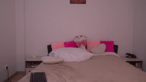 Snapshot of angel_quincy chatting on April 15, 5:03 am angel_quincy online show from April 15, 5:03 am