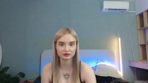 Snapshot of angel_share chatting on May 26, 12:34 pm Angela online show from May 26, 12:34 pm