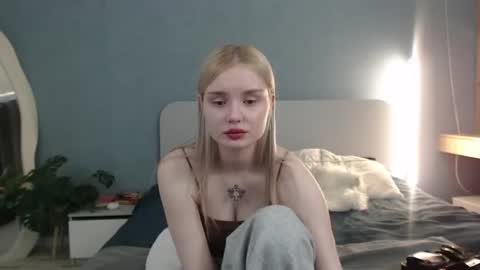 Snapshot of angel_share chatting on June 14, 6:04 am Angela online show from June 14, 6:04 am