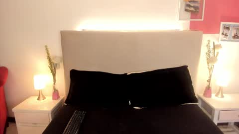 angel_velvet_ online show from October 3, 12:02 pm