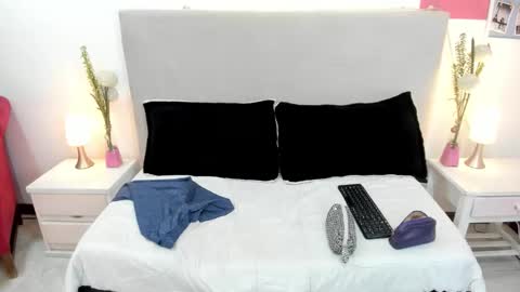 angel_velvet_ online show from October 13, 12:38 pm