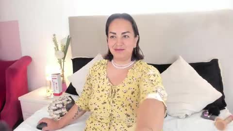 angel_velvet_ online show from May 10, 7:08 pm