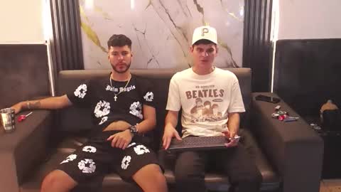 angel_villareal_ online show from March 16, 5:44 am