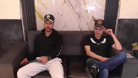 angel_villareal_ online show from March 21, 8:41 am