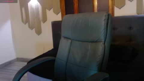 Snapshot of angel_white25 chatting on May 11, 2:45 pm Angel online show from May 11, 2:45 pm