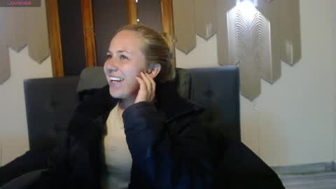 Snapshot of angel_white25 chatting on May 11, 4:04 pm Angel online show from May 11, 4:04 pm