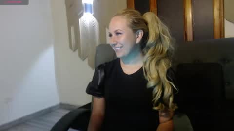 Snapshot of angel_white25 chatting on May 12, 11:18 am Angel online show from May 12, 11:18 am