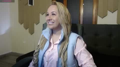 Snapshot of angel_white25 chatting on May 15, 11:17 am Angel online show from May 15, 11:17 am