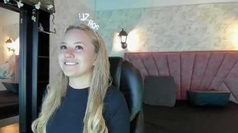 Snapshot of angel_white25 chatting on May 19, 10:54 am Angel online show from May 19, 10:54 am