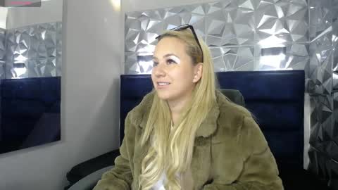 Snapshot of angel_white25 chatting on May 23, 11:14 am Angel online show from May 23, 11:14 am