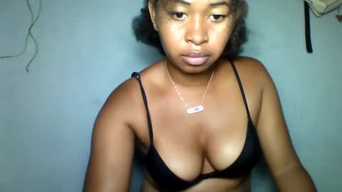 Snapshot of angela0112 chatting on February 4, 5:23 pm angela0112 online show from February 4, 5:23 pm