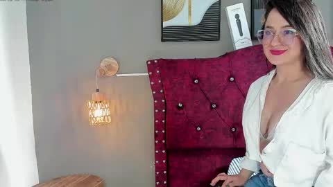 angela_nix online show from April 15, 7:58 pm