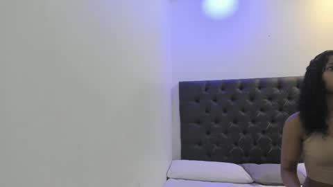 angela_rendon online show from June 1, 10:50 am