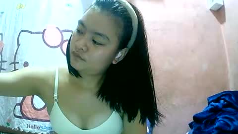 Snapshot of angela_rose12345 chatting on February 21, 12:06 pm angela_rose12345 online show from February 21, 12:06 pm