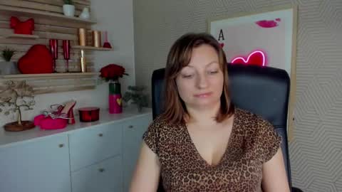 Angela online show from March 31, 6:25 am