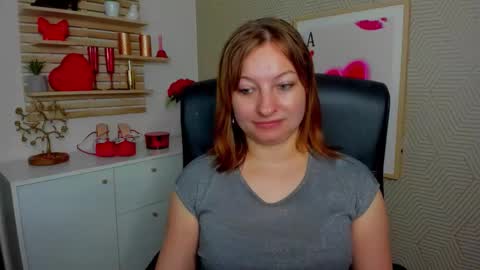 Snapshot of angela_samt chatting on May 6, 5:35 am Angela online show from May 6, 5:35 am
