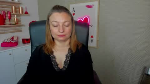 Snapshot of angela_samt chatting on June 15, 5:42 am Angela online show from June 15, 5:42 am