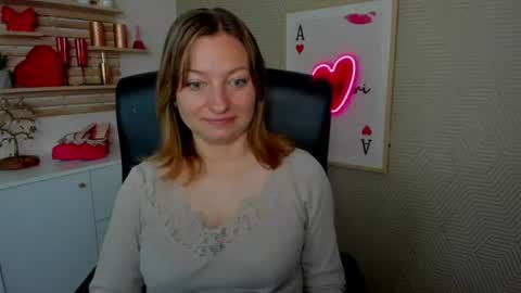 Snapshot of angela_samt chatting on June 17, 5:32 am Angela online show from June 17, 5:32 am