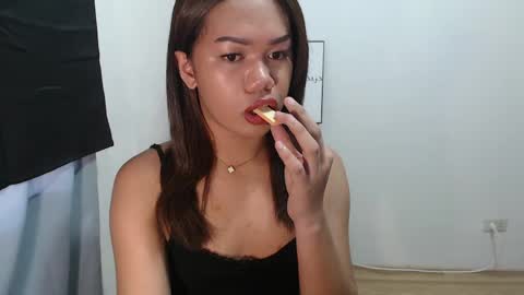 Snapshot of angela_star888 chatting on May 18, 9:26 am angela_star888 online show from May 18, 9:26 am