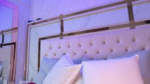 Snapshot of angela_white22 chatting on April 19, 7:16 pm angela_white22 online show from April 19, 7:16 pm