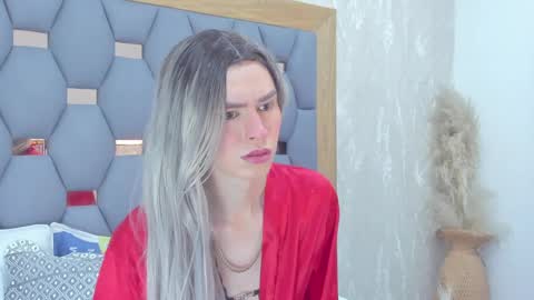 Snapshot of angela_white22 chatting on May 14, 12:12 pm angela_white22 online show from May 14, 12:12 pm