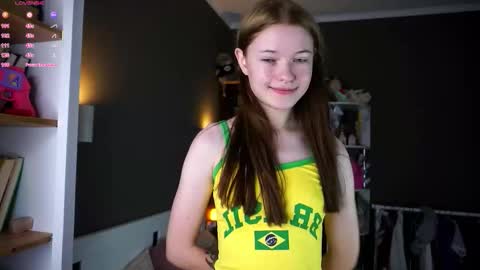 Snapshot of angelabalay chatting on December 20, 11:17 am Mary online show from December 20, 11:17 am