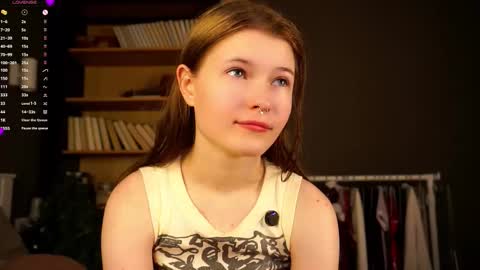 Snapshot of angelabalay chatting on January 10, 11:23 am Mary online show from January 10, 11:23 am