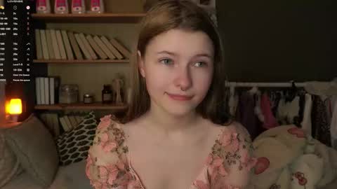 Snapshot of angelabalay chatting on February 7, 11:03 am Mary online show from February 7, 11:03 am