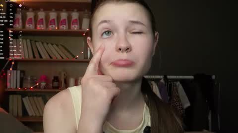 Snapshot of angelabalay chatting on February 13, 11:39 am Mary online show from February 13, 11:39 am