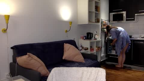 Angela online show from February 2, 6:06 pm