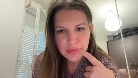 Snapshot of angeladarkk chatting on July 6, 6:21 pm Angela online show from July 6, 6:21 pm
