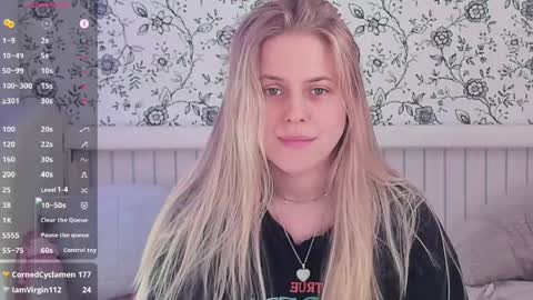 Snapshot of angelanty chatting on April 24, 1:46 pm Darsi Anty online show from April 24, 1:46 pm