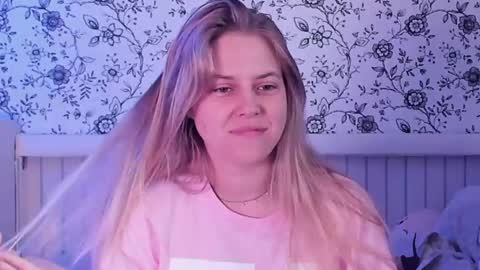 Snapshot of angelanty chatting on May 31, 3:19 pm Darsi Anty online show from May 31, 3:19 pm