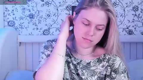Snapshot of angelanty chatting on June 27, 12:22 pm Darsi Anty online show from June 27, 12:22 pm