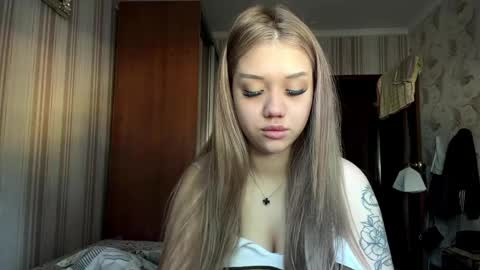 Snapshot of angelaribero chatting on May 20, 4:18 am Angel online show from May 20, 4:18 am