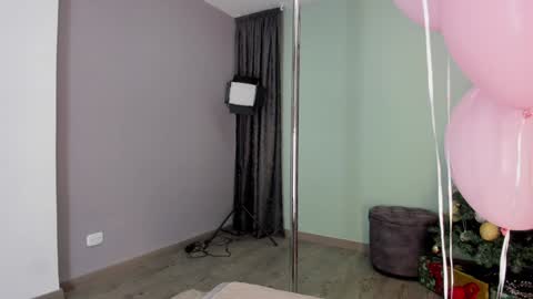 Snapshot of angelbae_ chatting on December 15, 5:31 pm AngelBae online show from December 15, 5:31 pm