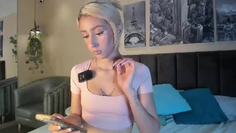 Snapshot of angelbae_ chatting on June 17, 1:19 am AngelBae online show from June 17, 1:19 am