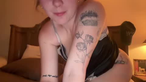 Snapshot of angelbbygirl444 chatting on August 4, 12:03 am sweetmiamari online show from August 4, 12:03 am