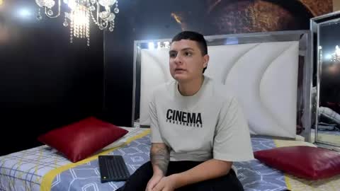 Snapshot of angelblue__ chatting on June 6, 8:35 pm angelblue online show from June 6, 8:35 pm