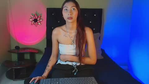 angeldreams15 online show from April 1, 6:49 pm