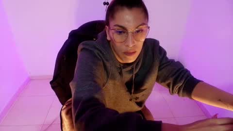 angele online show from March 1, 8:22 pm