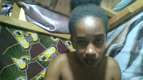 Snapshot of angelettee chatting on June 6, 12:43 pm Angelettee online show from June 6, 12:43 pm