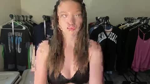 Snapshot of angelgrl444 chatting on January 7, 7:38 pm Princess Peach online show from January 7, 7:38 pm