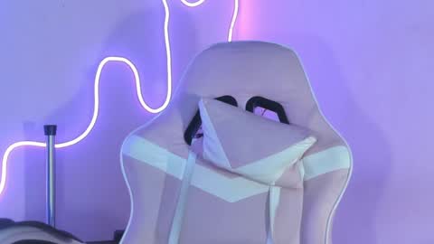 Snapshot of angeli_sexi chatting on February 6, 12:43 am Carolina online show from February 6, 12:43 am