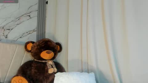 Snapshot of angeli_sexi chatting on October 13, 12:32 am Carolina online show from October 13, 12:32 am