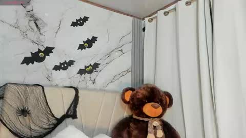 Snapshot of angeli_sexi chatting on October 23, 12:43 am Carolina online show from October 23, 12:43 am