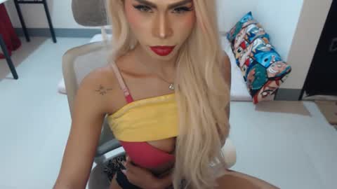 DIVINE ANGEL online show from February 3, 9:03 am